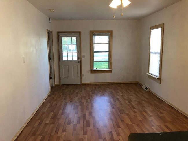 Building Photo - Charming 2 Bed, 1 Bath Home in Saint Anthony!