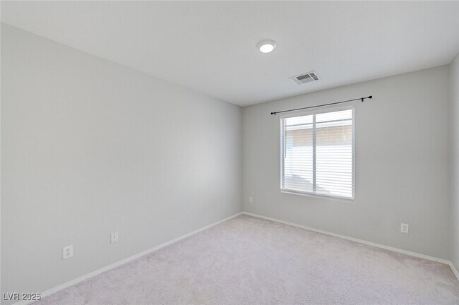 Building Photo - 2586 Begonia Valley Ave