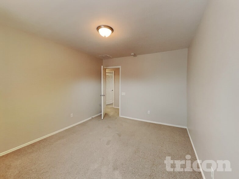 Building Photo - 43371 W Elizabeth Ave