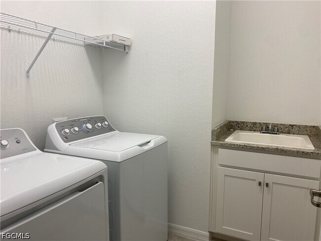 Building Photo - 14662 Cantabria Dr