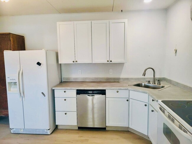 Building Photo - 312 E Electric St