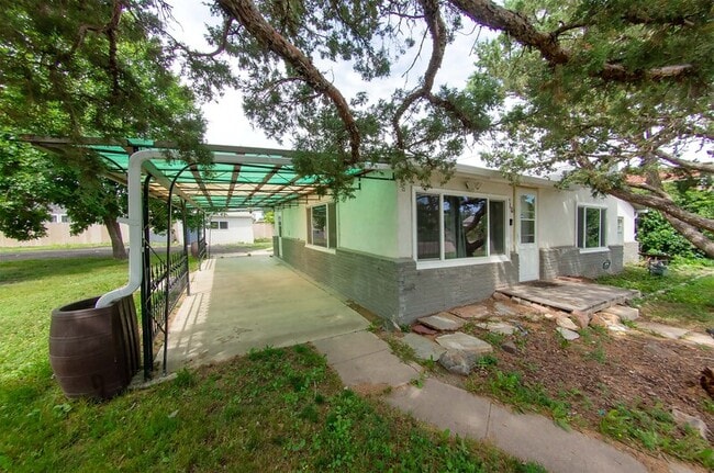 Building Photo - 210 Seymour Ave