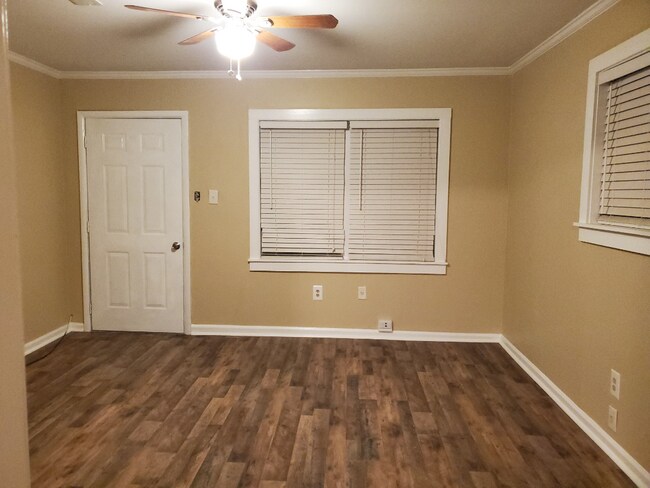 Building Photo - 1 month free Call for details!!!  Section 8 accepted 2-Bedroom Retreat in Huntsville – Cozy Livin...