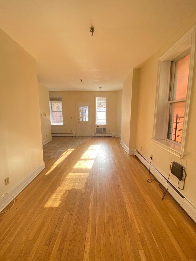 Building Photo - 55 Bright St
