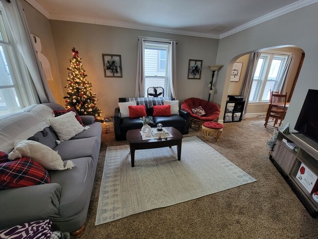 Building Photo - AVAILABLE JUNE - 3 Bed, 1 Bath Home close to Chester Park