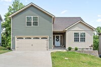 Building Photo - 3 Bed 2 Bath Home For Rent Near Downtown C...