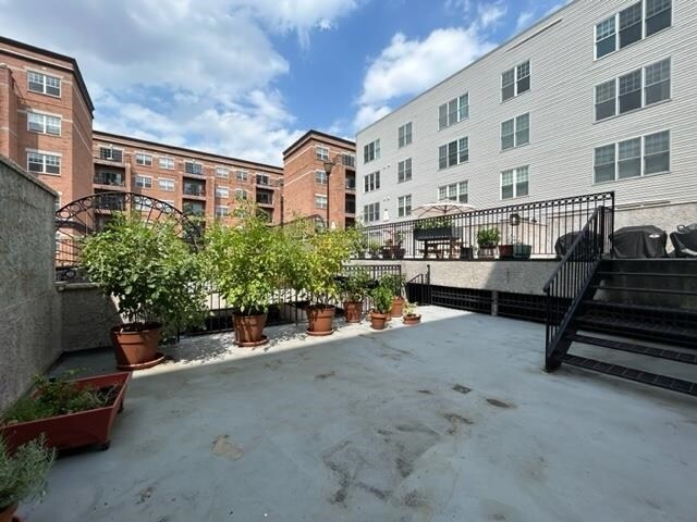 Building Photo - 1120 Clinton St