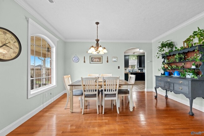 Building Photo - 25850 Iron Gate Dr