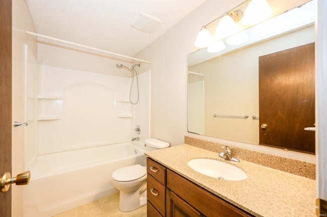 Building Photo - 7104 Tanbark Ln