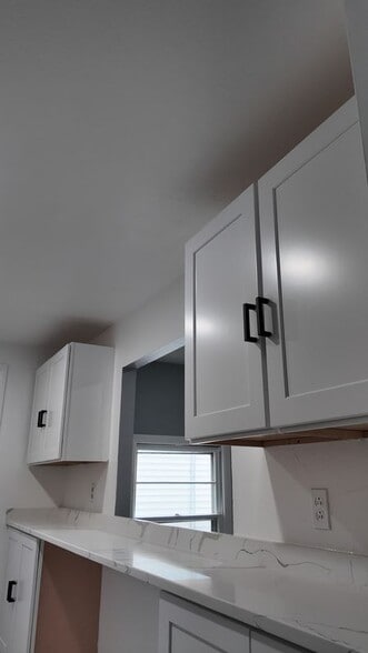 Building Photo - 317 Mill Rock Rd