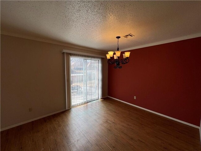 Building Photo - 322 S 11th Pl