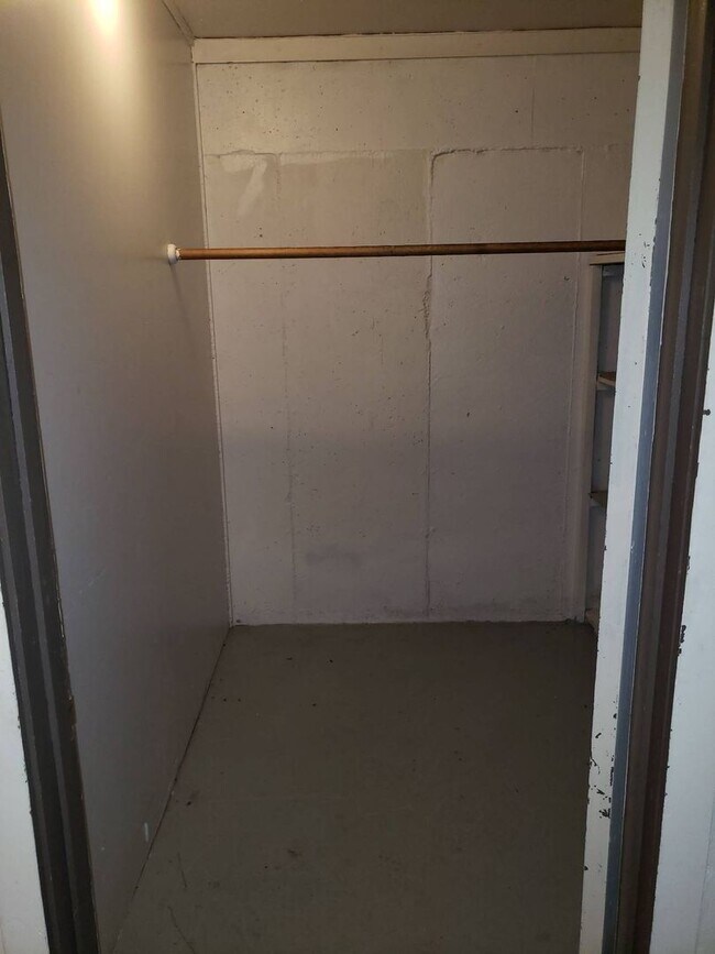 Building Photo - 1065 NE Duncan Ln