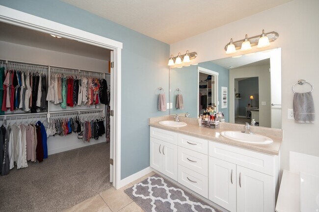 Building Photo - 4112 E Gazelle Run