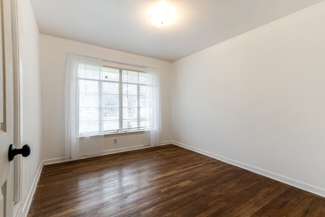 Building Photo - 354 Brettonwood Dr