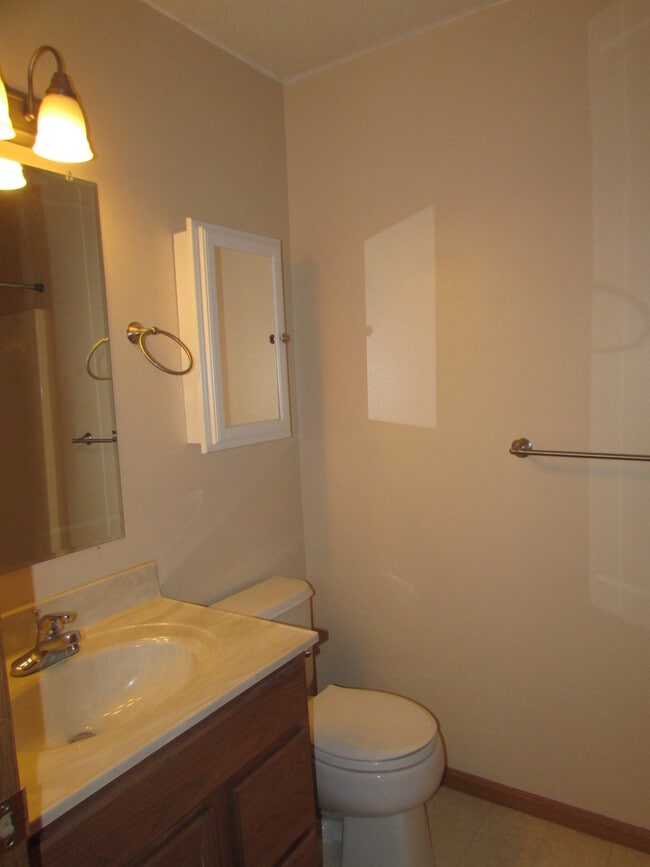 Building Photo - 3 BED | 3 BATH | DOUBLE GARAGE | SOUTH