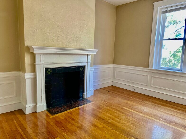 Building Photo - 330 St Paul St