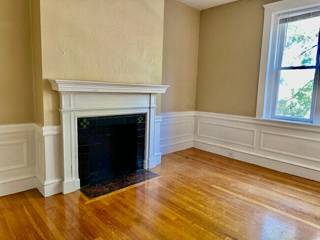 Building Photo - 330 St Paul St