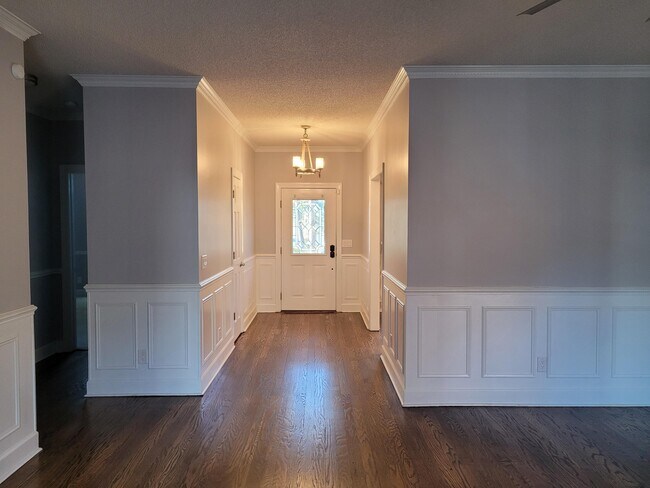 Building Photo - 850 Torrey Pines Dr