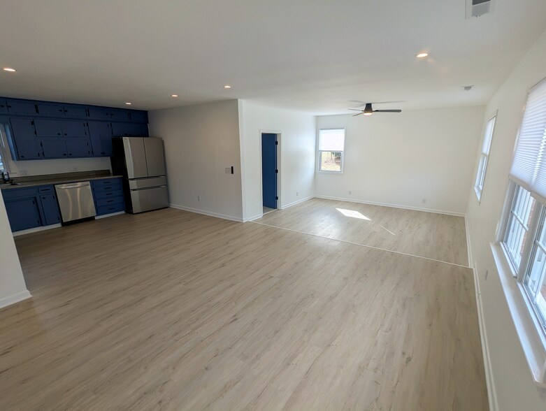 Building Photo - 5310 Lord Tennyson Dr