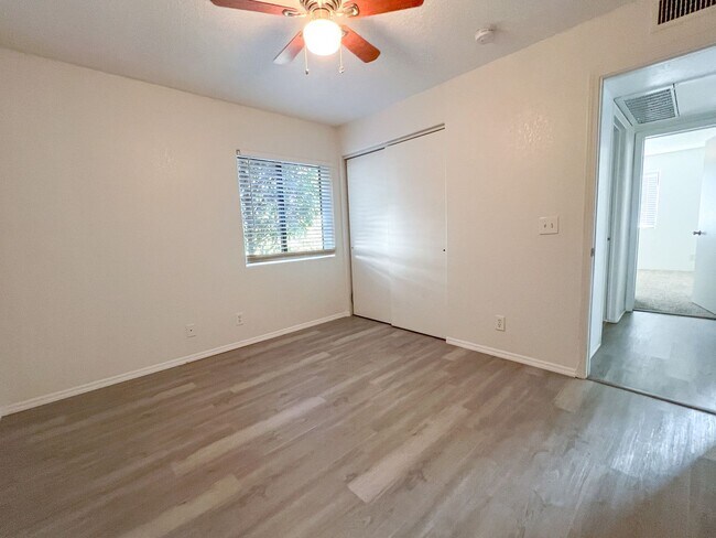 Building Photo - TRI-PLEX- COTTONWOOD - VERDE VILLAGE UNITS