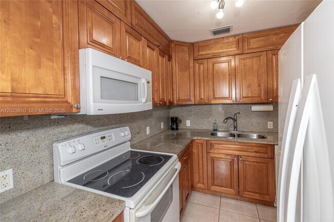Building Photo - 540 SW 60th Ave