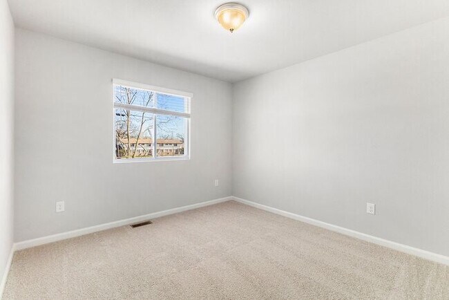 Building Photo - 510 Homewild Ave