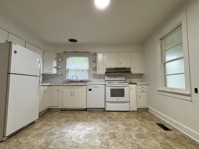 Building Photo - 1301 Richland Pl