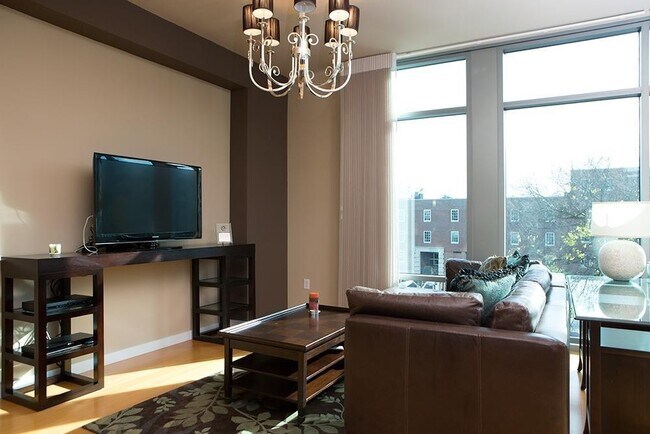 Building Photo - FULLY FURNISHED Studio in Nashville's Premier High-Rise!