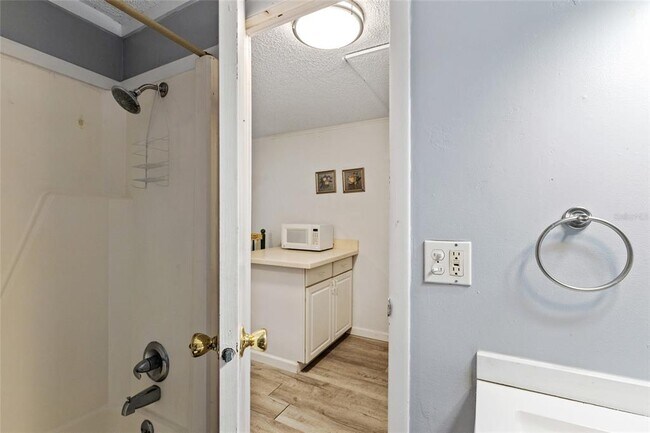 Building Photo - 2490 SW 14th Dr
