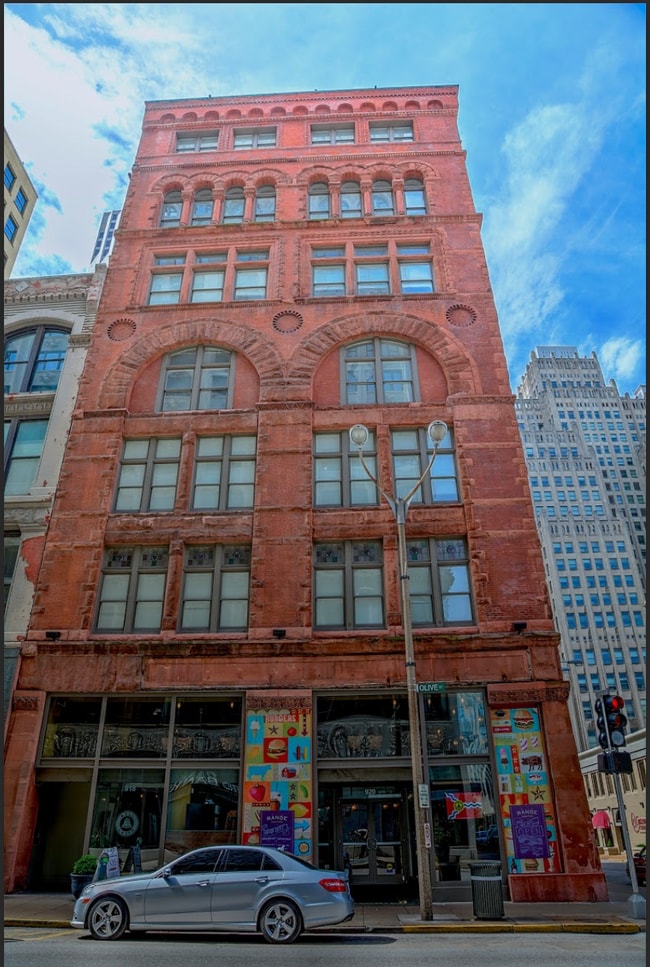 Building Photo - 918 Olive St