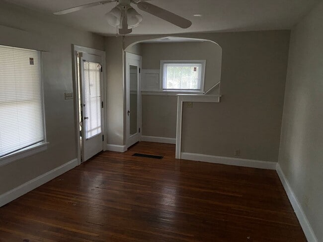 Building Photo - 3 Bedroom 1 Bathroom Single Family Home, N...