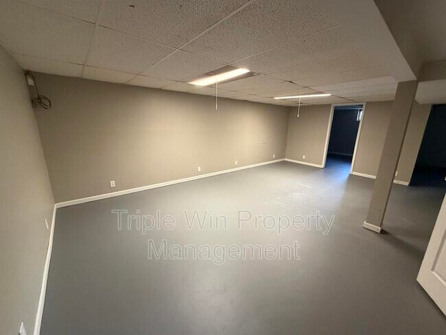 Building Photo - 675 Lilac Dr
