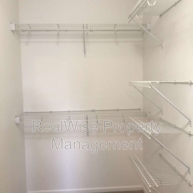 Building Photo - 2466 SW Timber View Ct