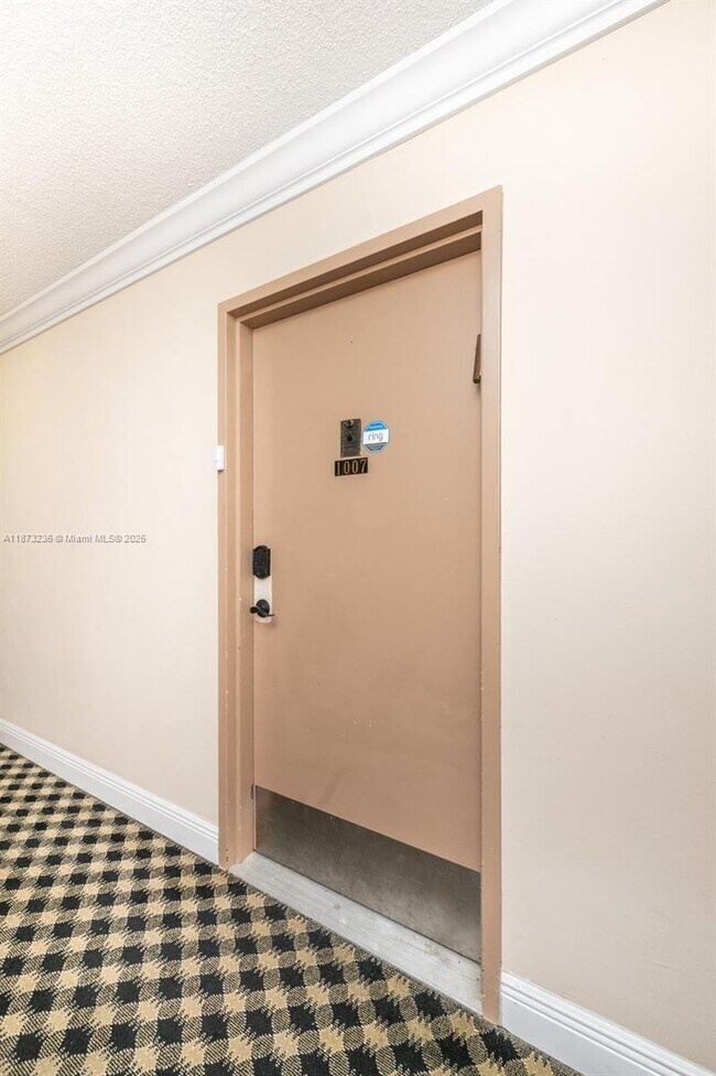 Building Photo - 1833 S Ocean Dr