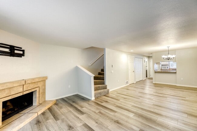Building Photo - Updated and Well-Equipped 2 Bedroom 1.5 Bath Lynnwood Townhouse!