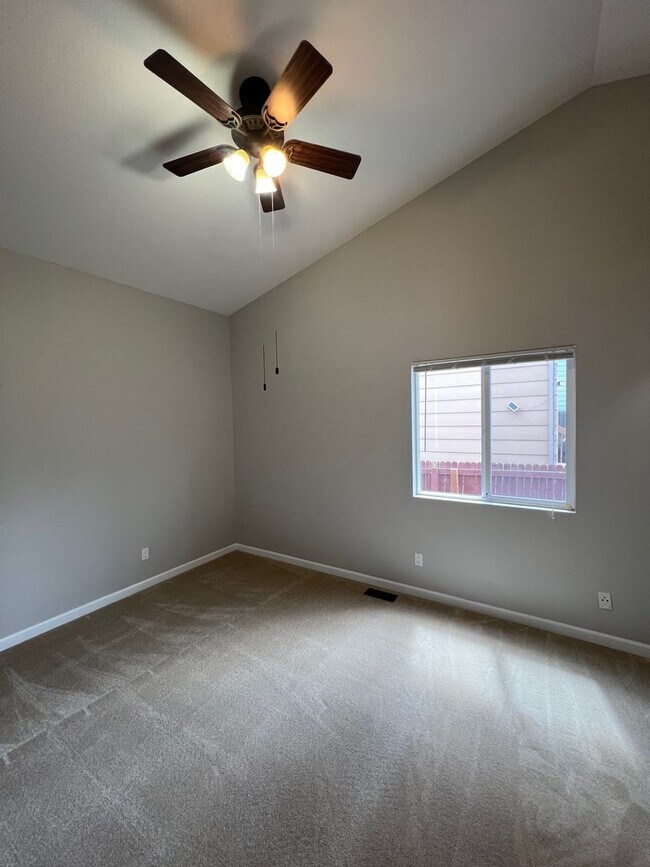 Building Photo - Beautiful 4 bedroom ranch style home avail...