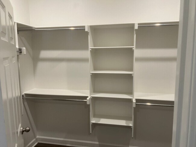 Building Photo - 3 Bed 3 Bath Home