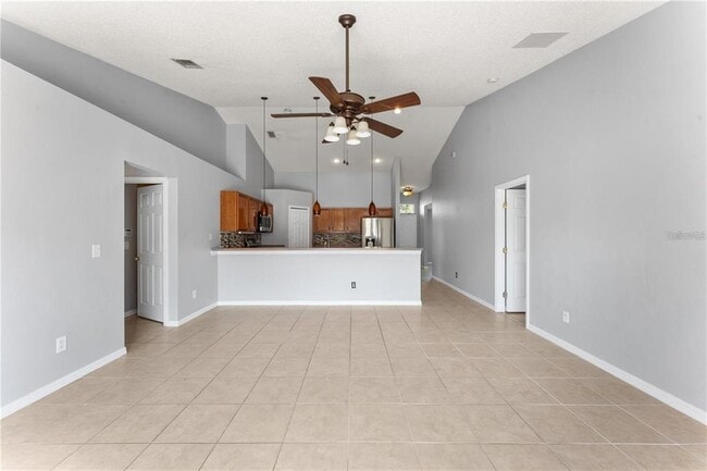 Building Photo - 408 Magpie Ct