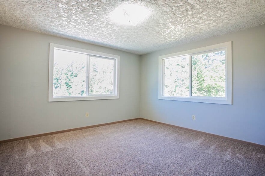 Building Photo - 95 Rattlesnake Rd