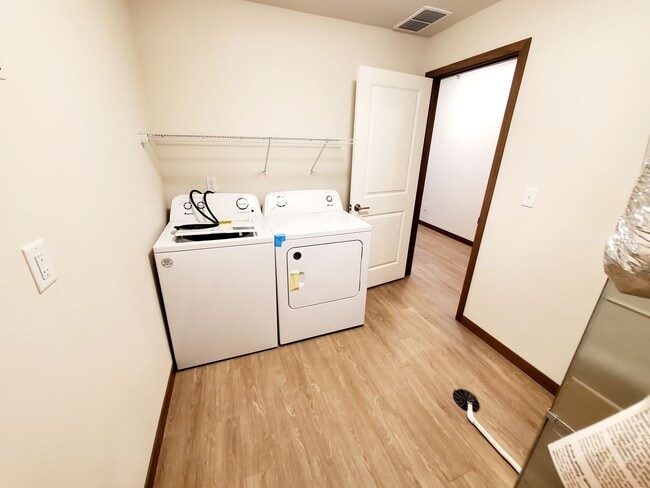 Building Photo - 4450 Cumberland Loop