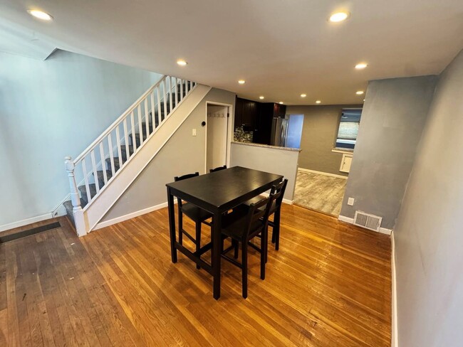 Building Photo - 3BR/1BA Beautiful Port Richmond Home with ...