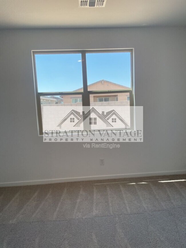 Building Photo - 2942 Kim Dr