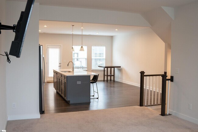 Building Photo - 17 Rollins Ave