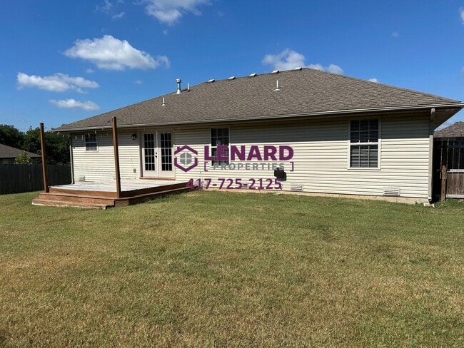 Building Photo - Spacious 3 Bedroom Home Ready for Move In!