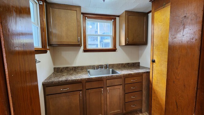 Building Photo - Fallowfield Ave Duplex