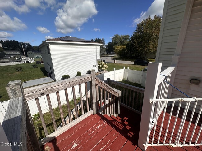 Building Photo - 4 Thoroughbred Ln