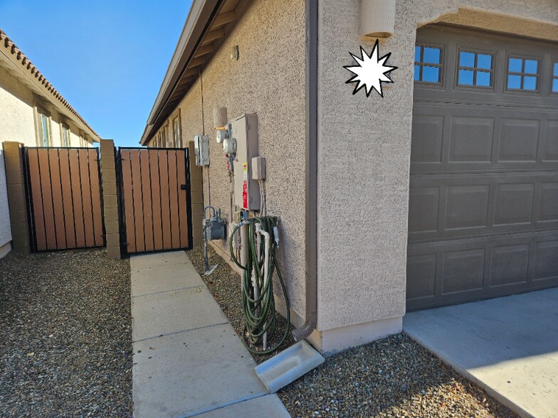Building Photo - 12413 W Vis Ave