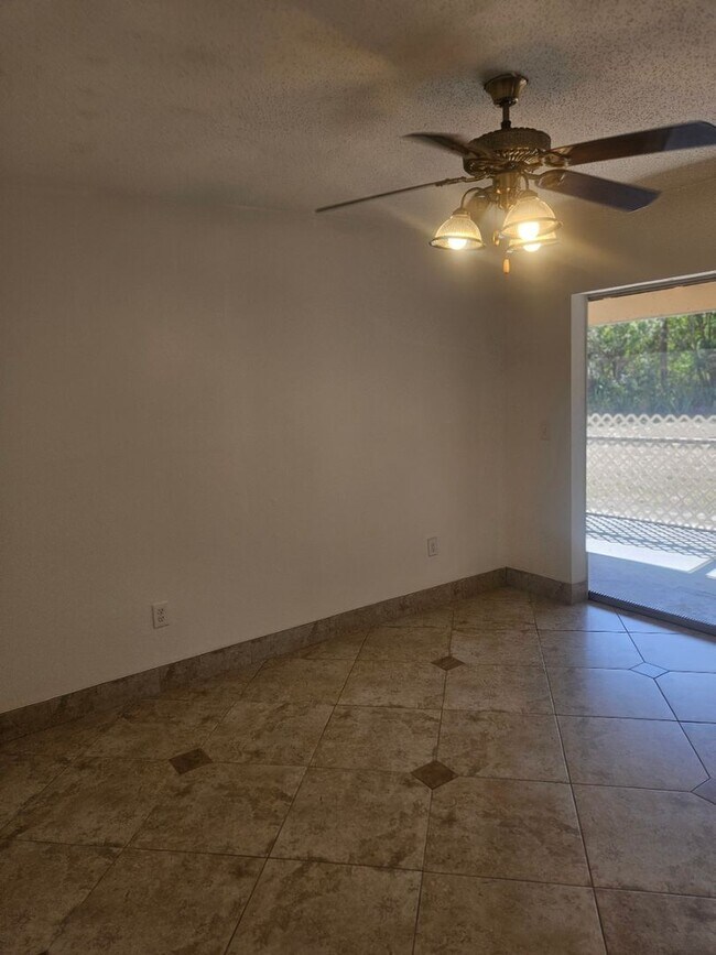 Building Photo - 1225 Armsdale Ave