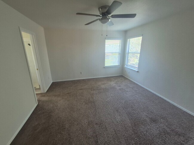 Building Photo - Spacious 3 bd home in a wonderful community.