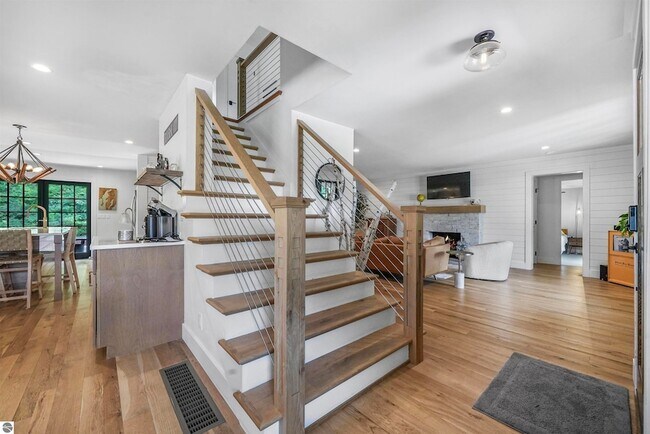 Building Photo - 7320 Peninsula Dr